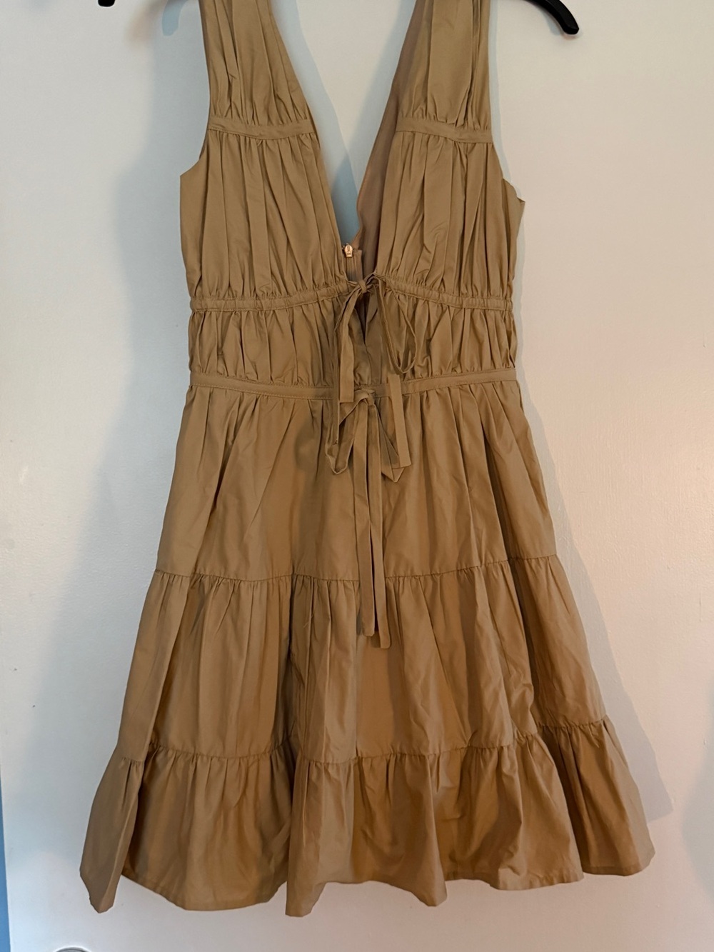 Loucía Sleeveless Tiered Dress in Beige